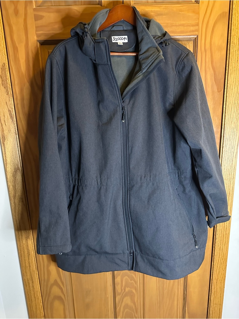 33,000 ft Hooded Softshell Jacket in Charcoal